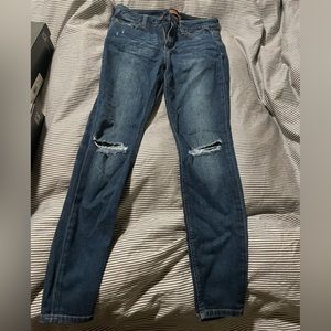 Joe’s flawless skinny jeans; the icon.